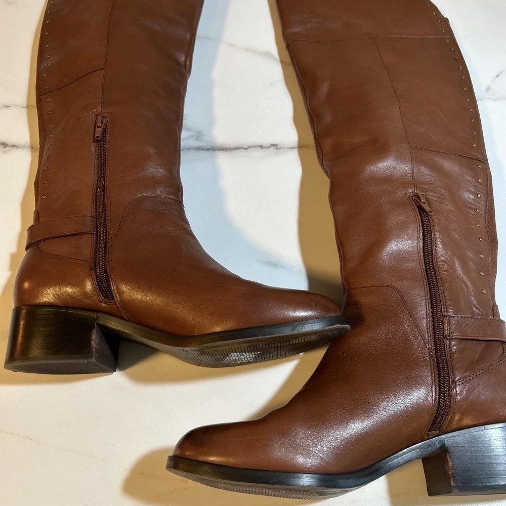 Gibson Latimer women gibson